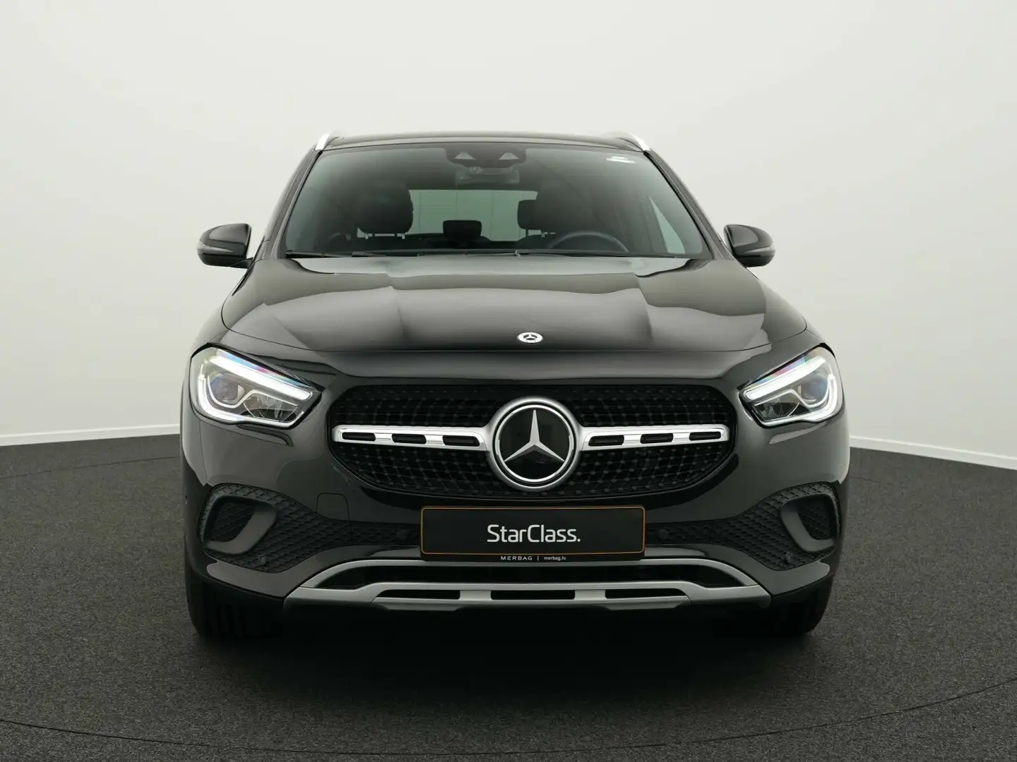 Mercedes-Benz GLA 200 GLA 200 d Style Pano+Kamera+Distr+LED+AHK Navi Schwarz - 2