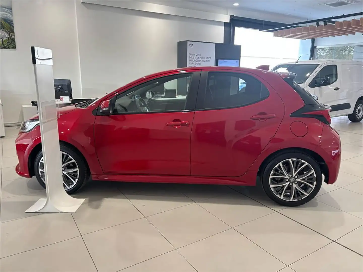 Toyota Yaris 120H 1.5 Style - 2
