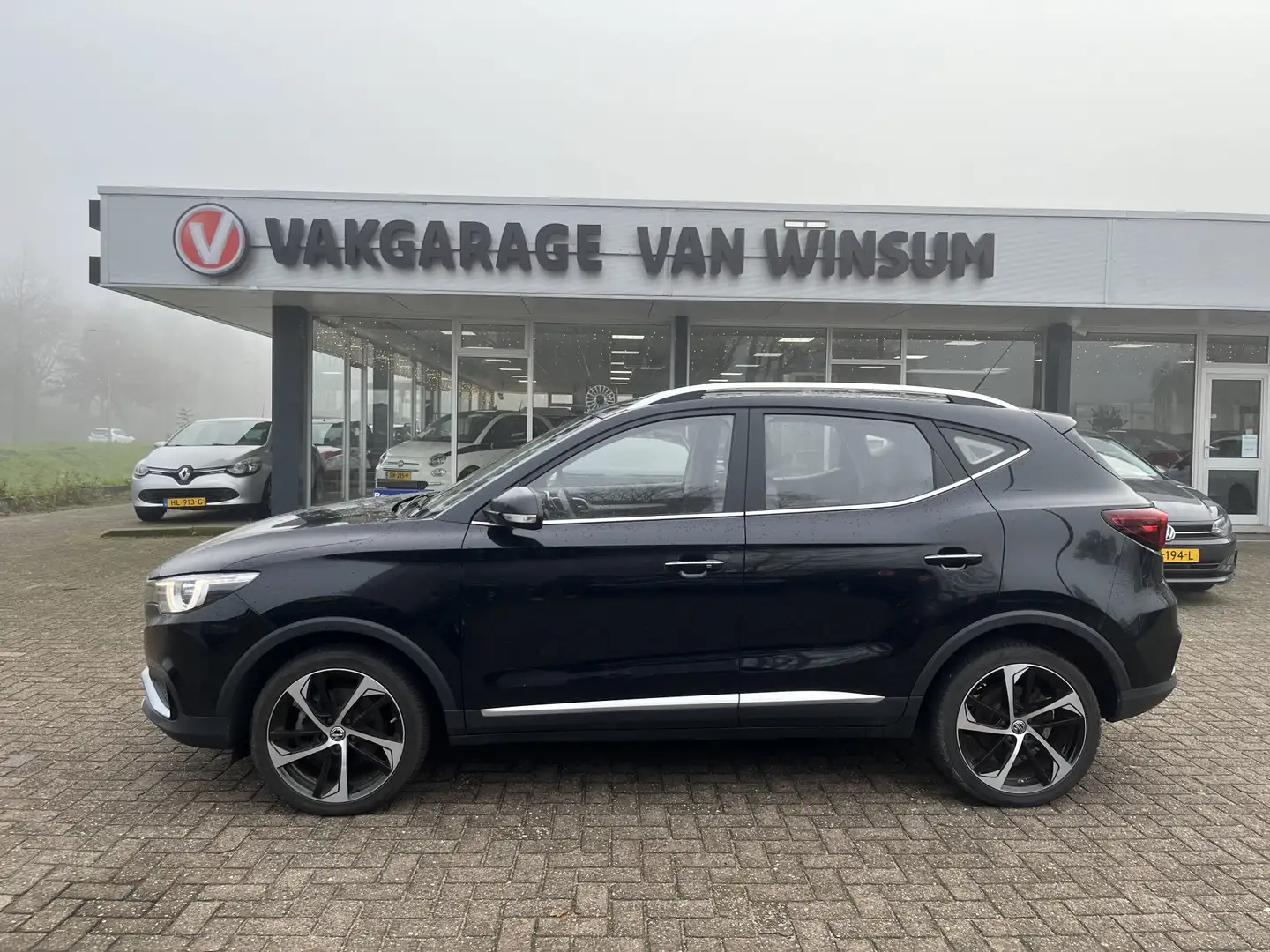 MG ZS MG EV Luxury 45 kWh Pano Automaat Navi Cruise Lmv Zwart - 2