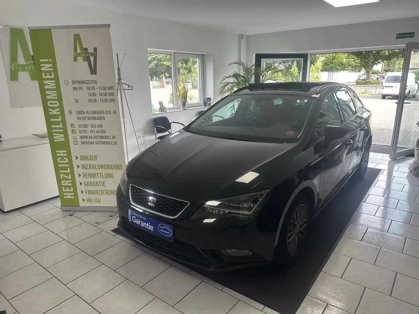 SEAT Leon 1.6 TDI Style*PANORAMA+LEDER+NAVI* Schwarz - 1