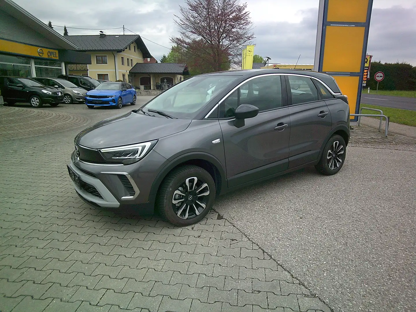 Opel Crossland 1,2 Turbo Elegance Grau - 2