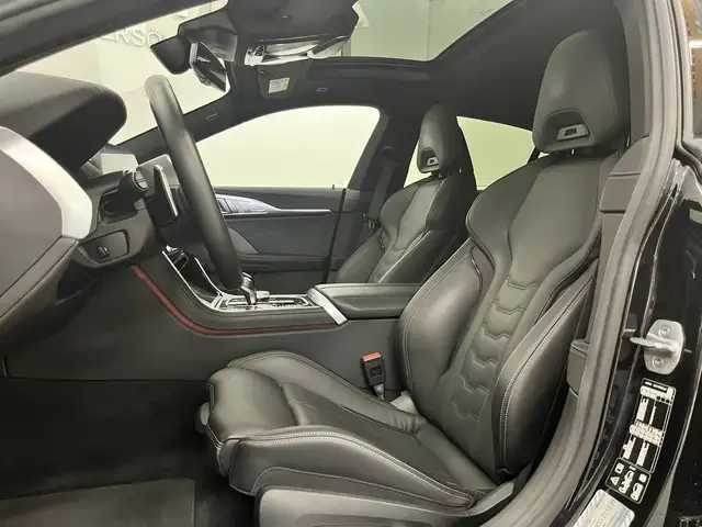 BMW 8 Series view 14