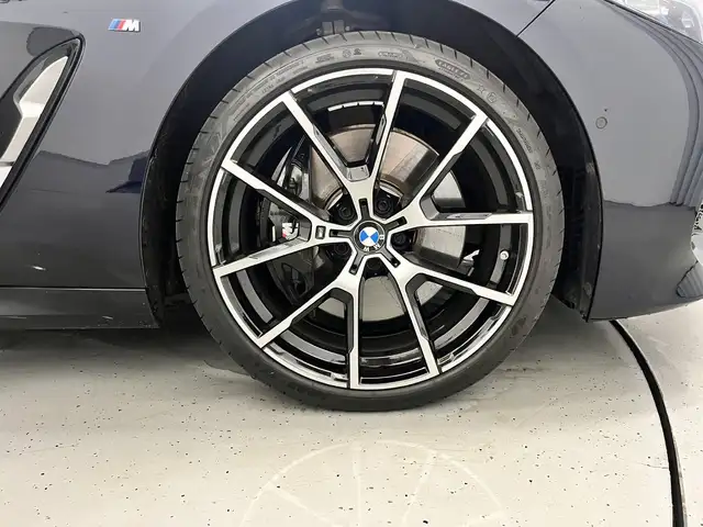 BMW 8 Series view 20