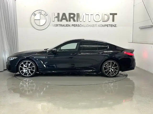 BMW 8 Series view 4