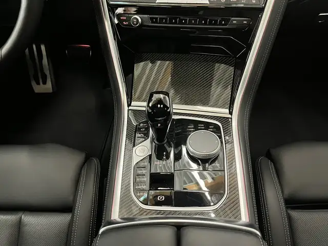 BMW 8 Series view 13