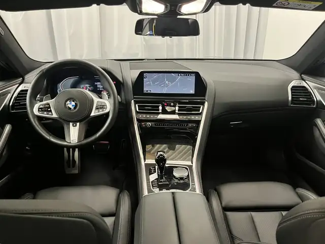 BMW 8 Series view 10