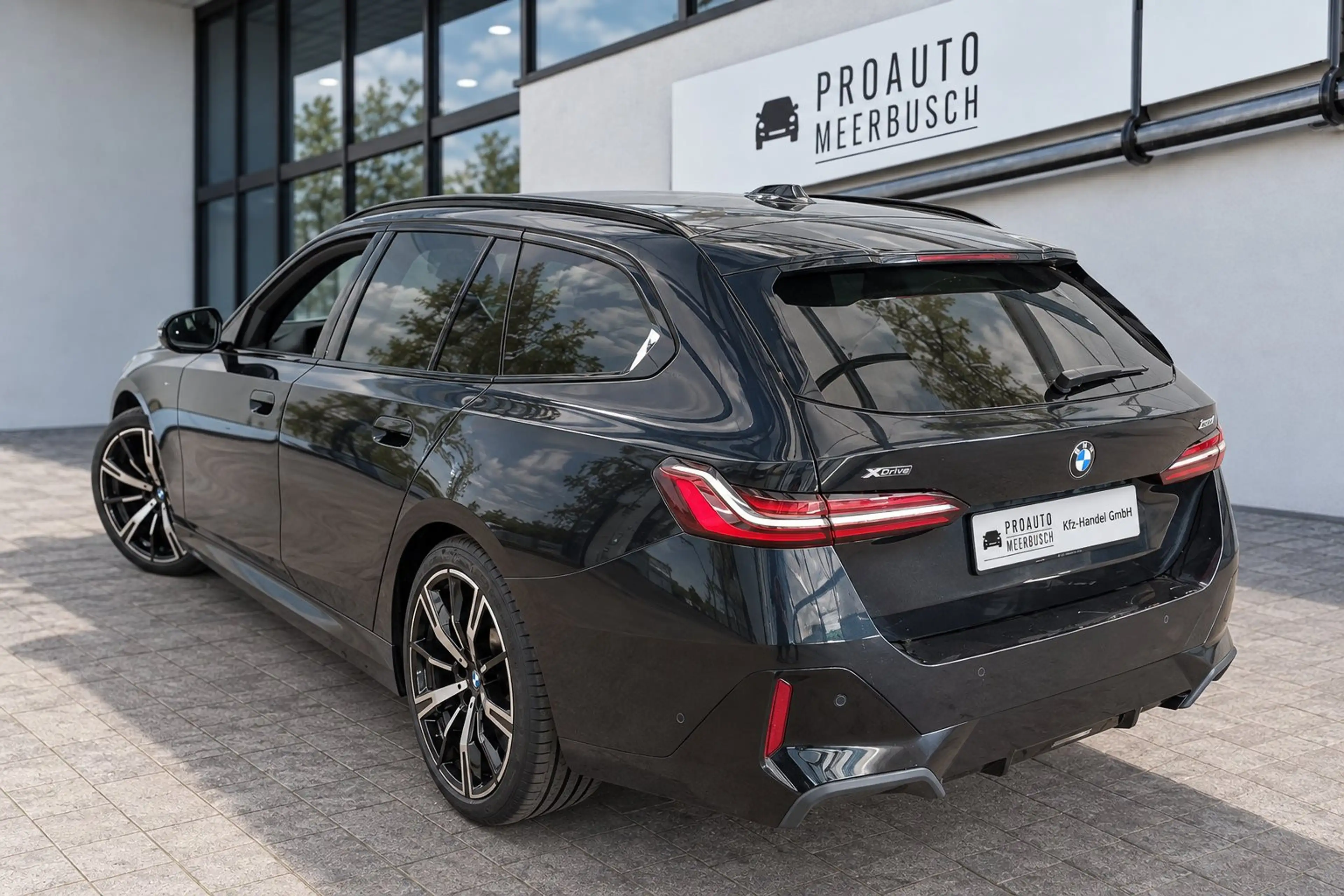 BMW 520 d xDrive M Sport STNDHZNG/HUD/ACC/MMRY/AHK/360 — photo 2