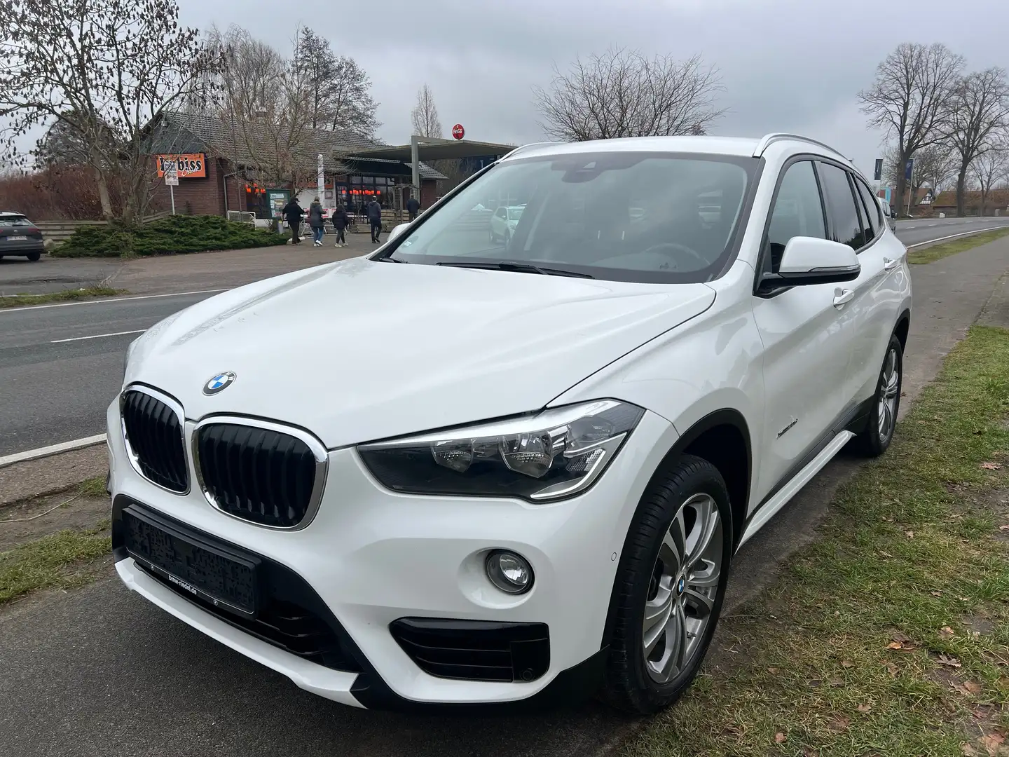 BMW X1 xDrive 20 d Sport Line Weiß - 2
