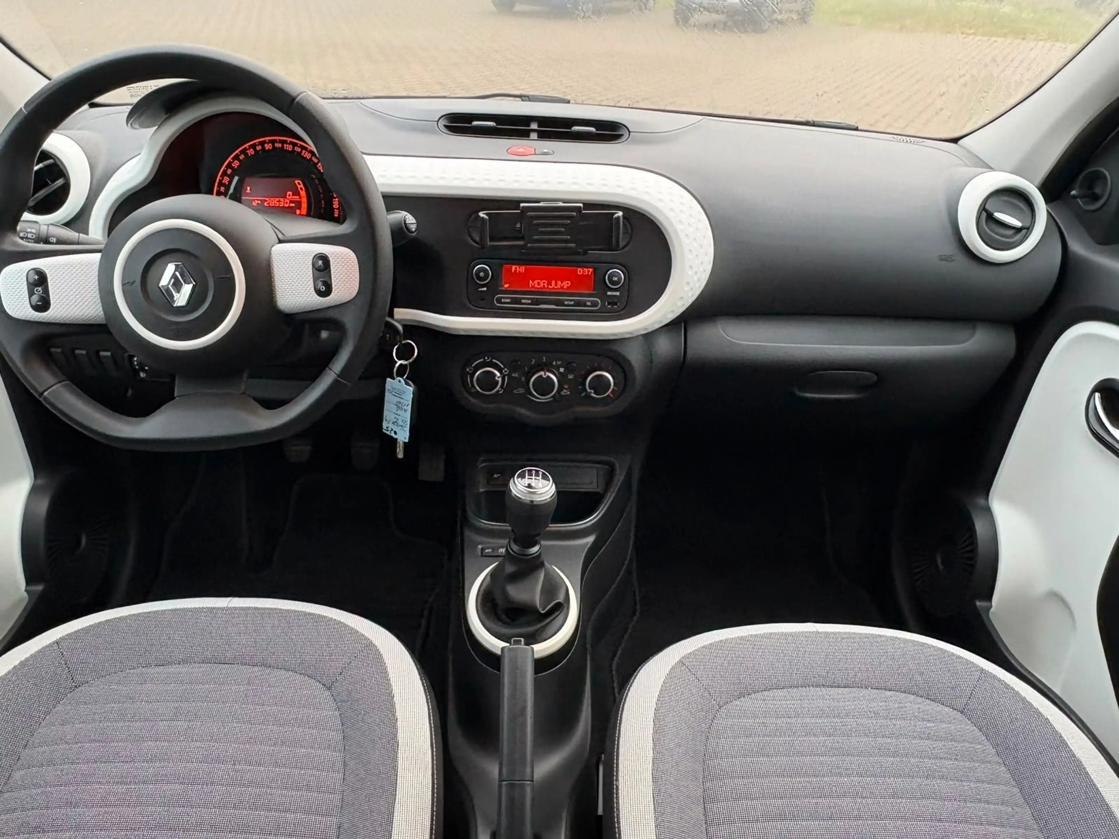 Renault Twingo Limited — photo 10