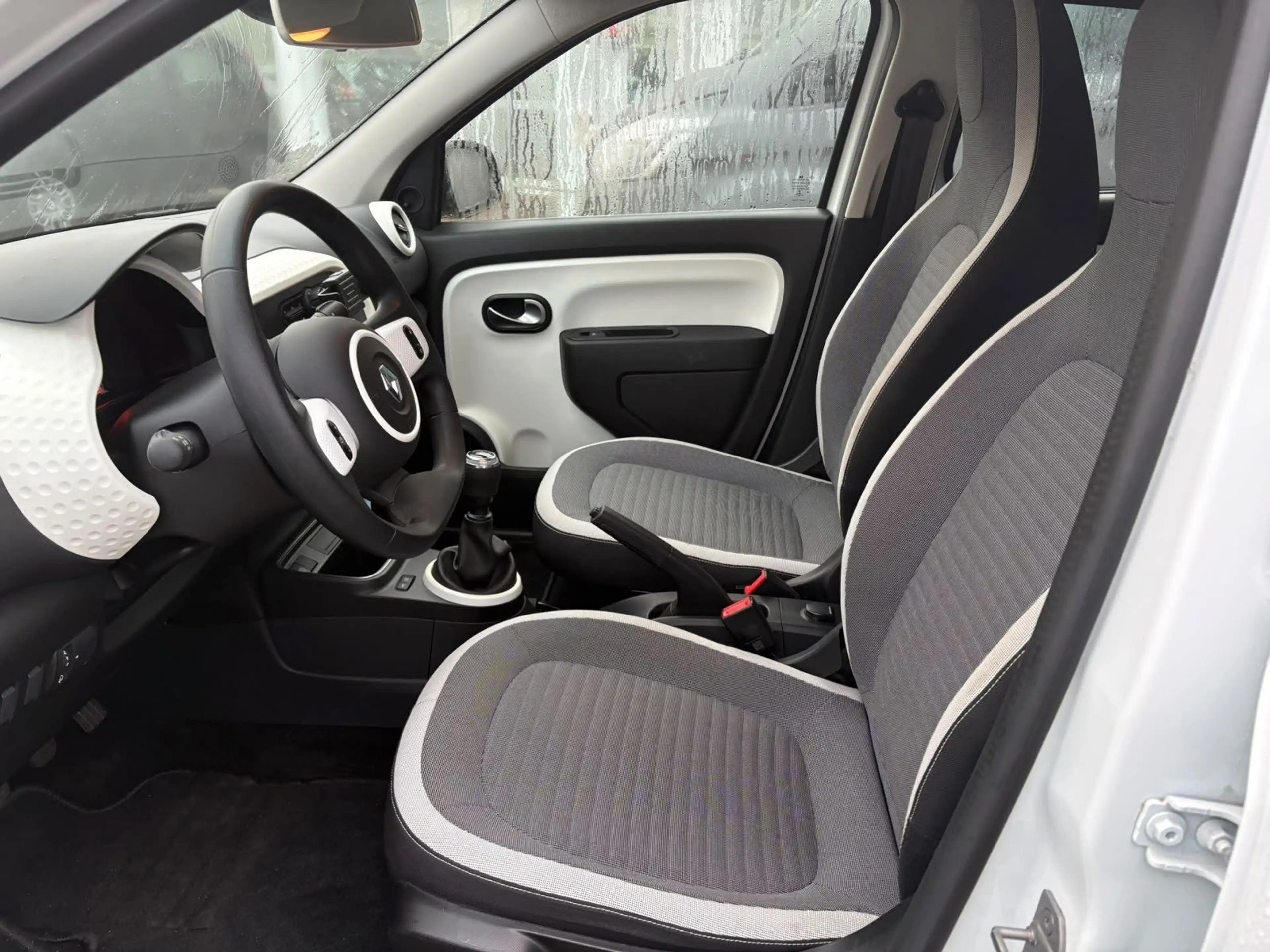 Renault Twingo Limited — photo 12