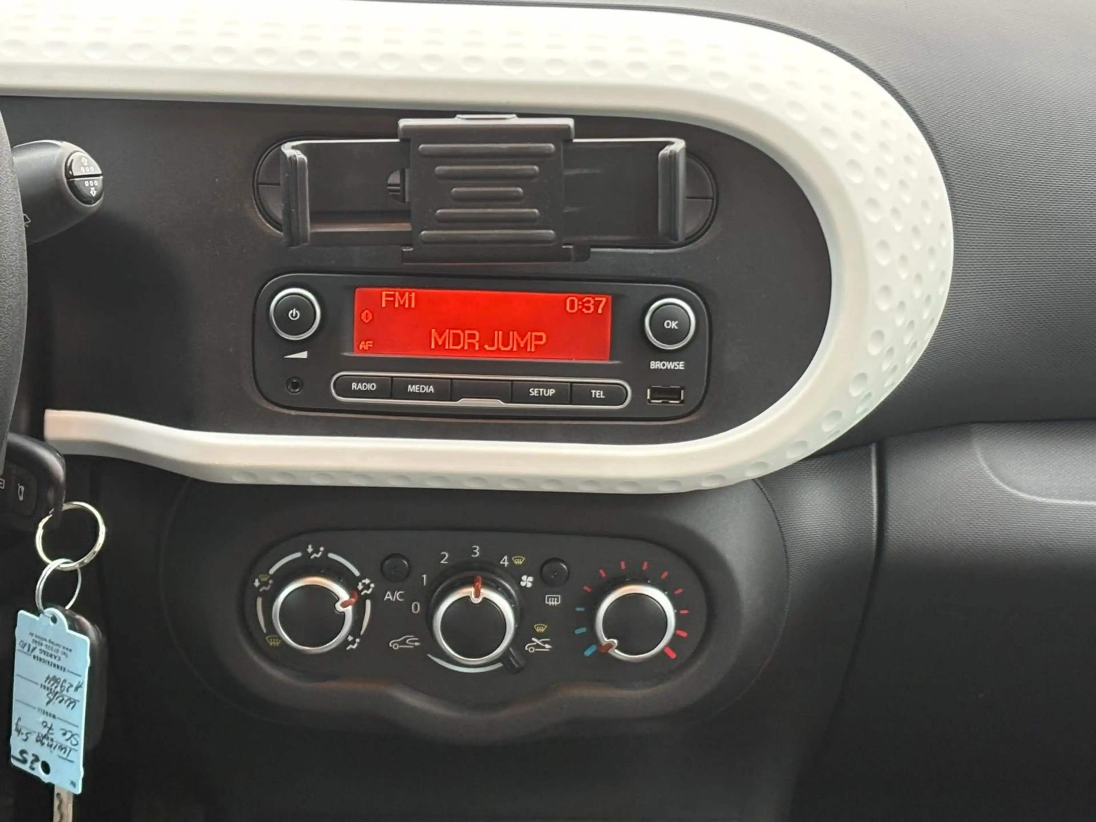 Renault Twingo Limited — photo 8