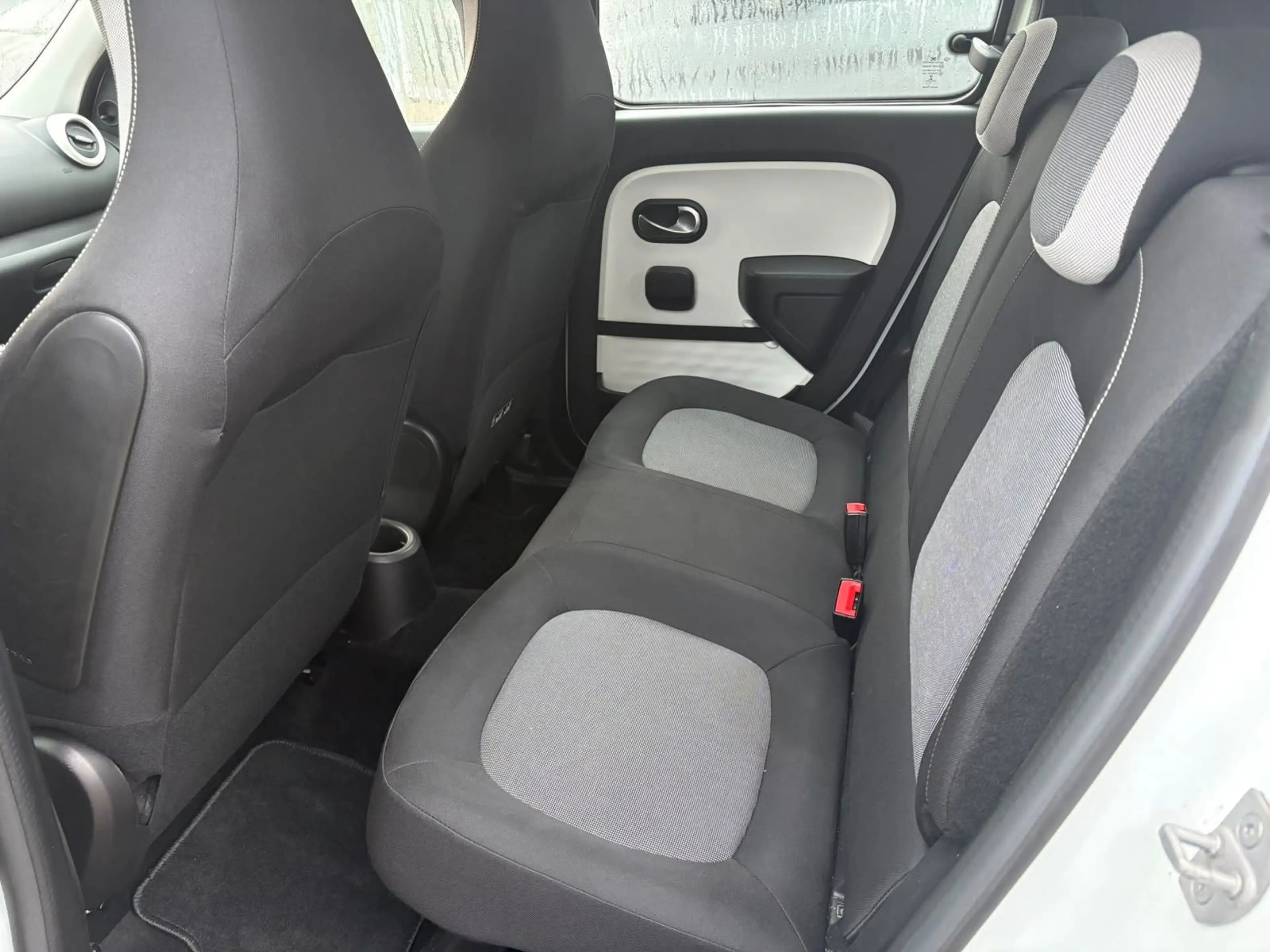 Renault Twingo Limited — photo 13