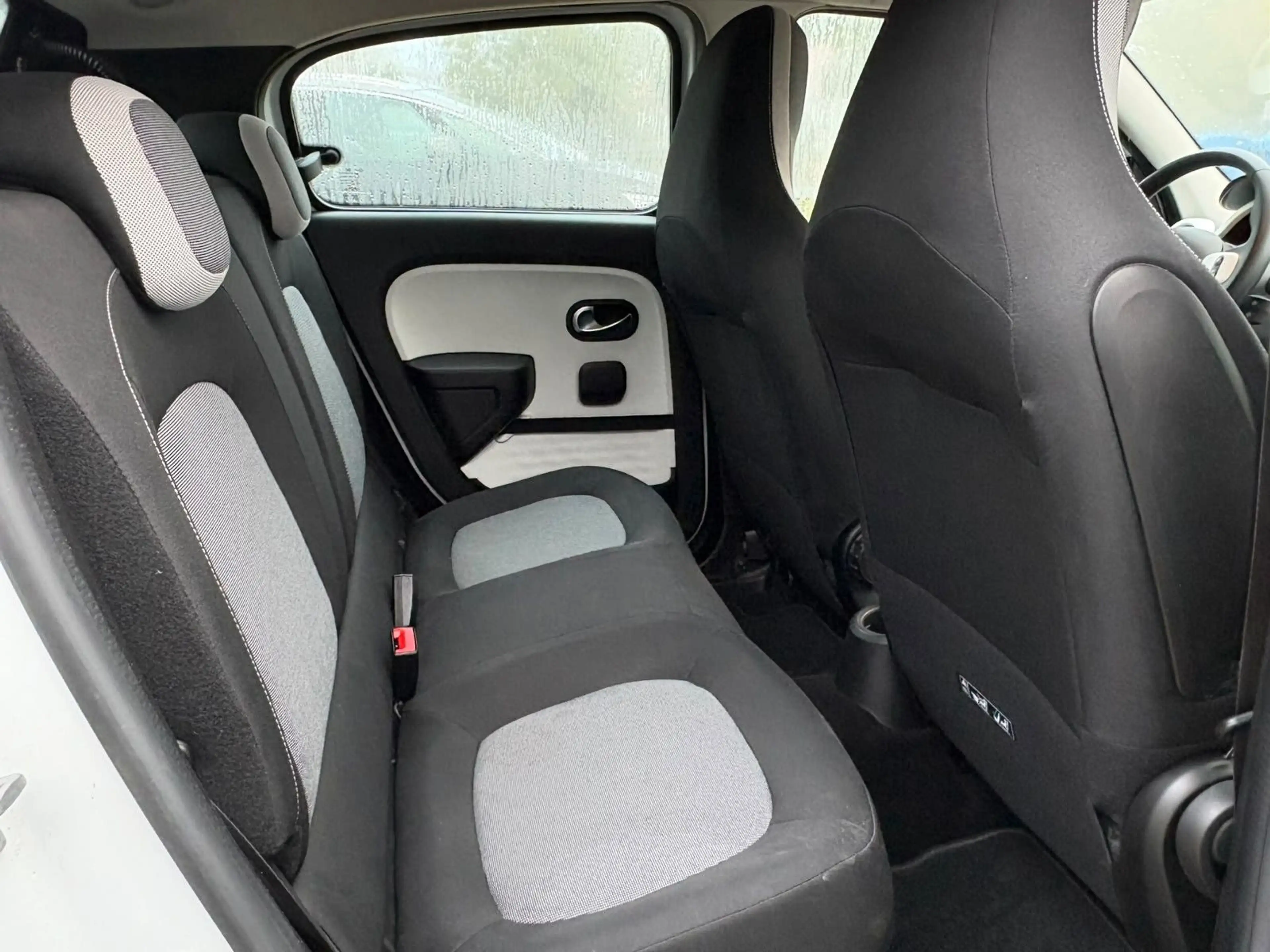 Renault Twingo Limited — photo 9