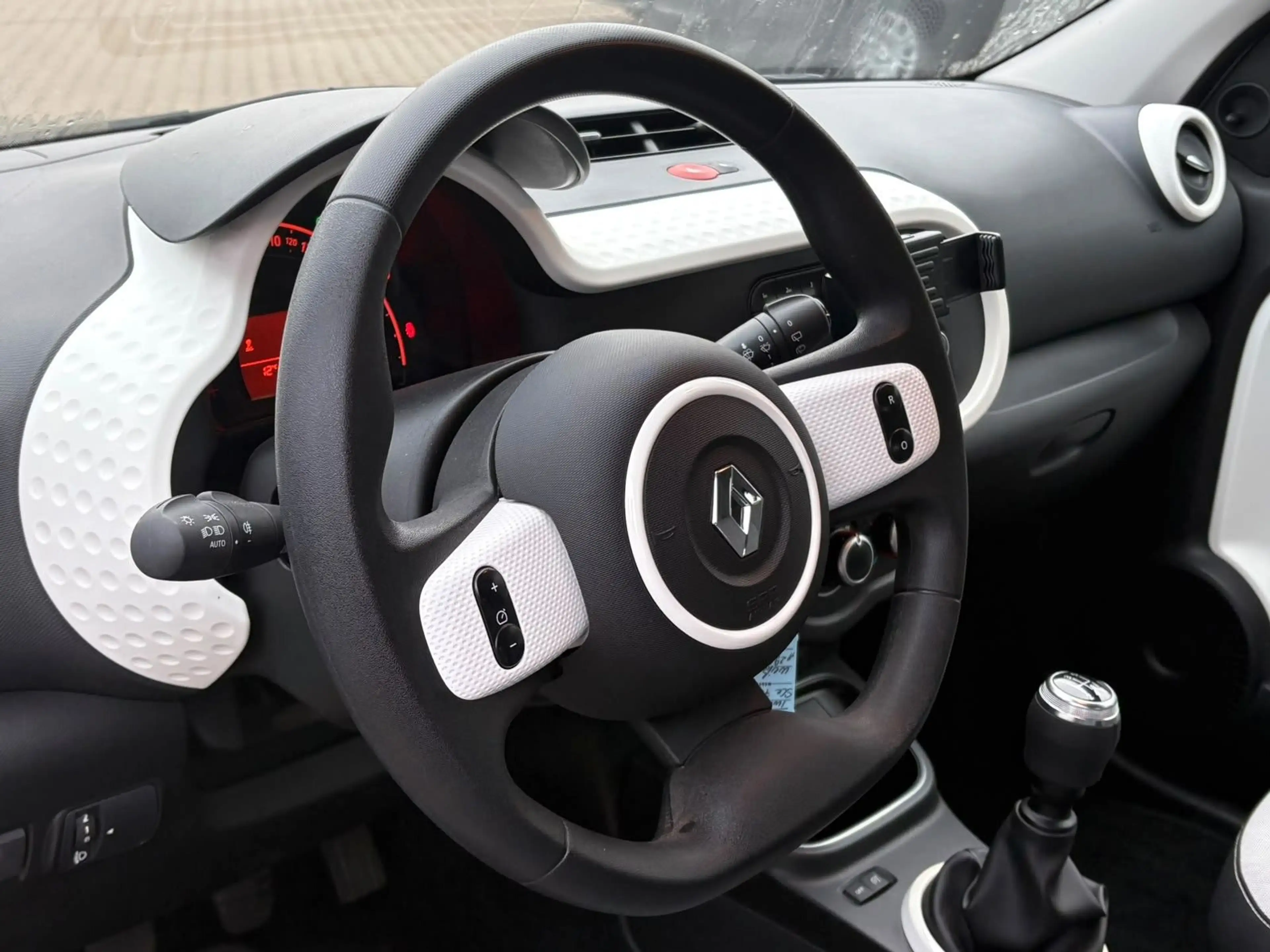 Renault Twingo Limited — photo 3