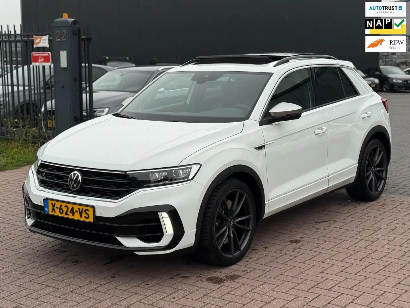 Volkswagen T-Roc 2.0 TSI 4Motion R 2021 300PK Pano Dealer Onderhoud Weiß - 1