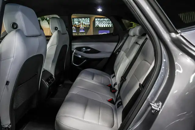 Jaguar E-Pace view 10