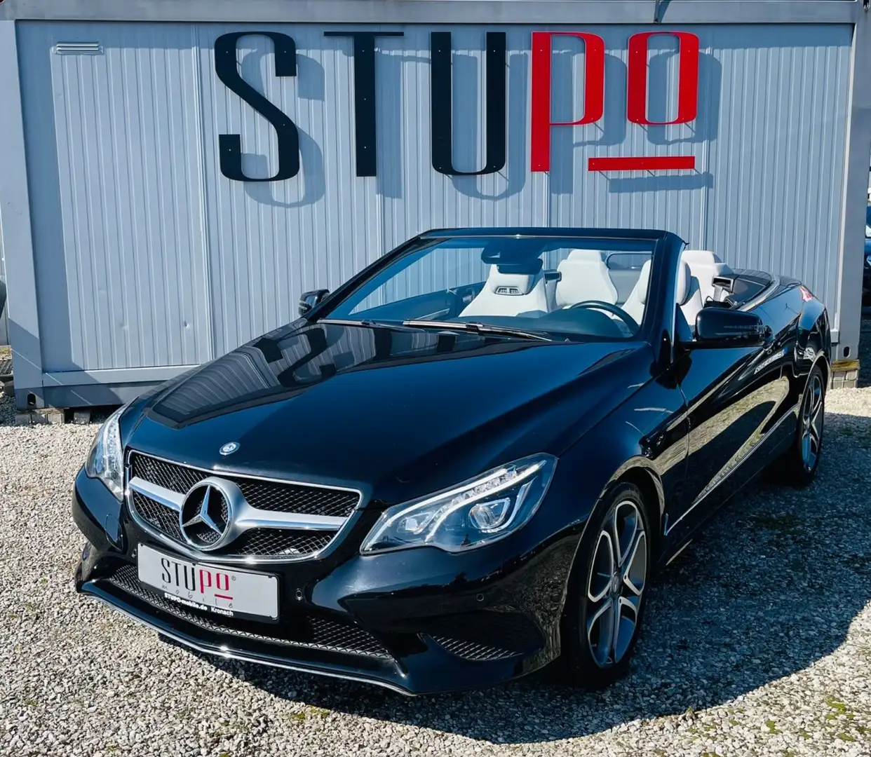Mercedes-Benz E 200 Cabrio AIRSCARF SHZ PDC NAVI 35TKM 2.Hand Negro - 1