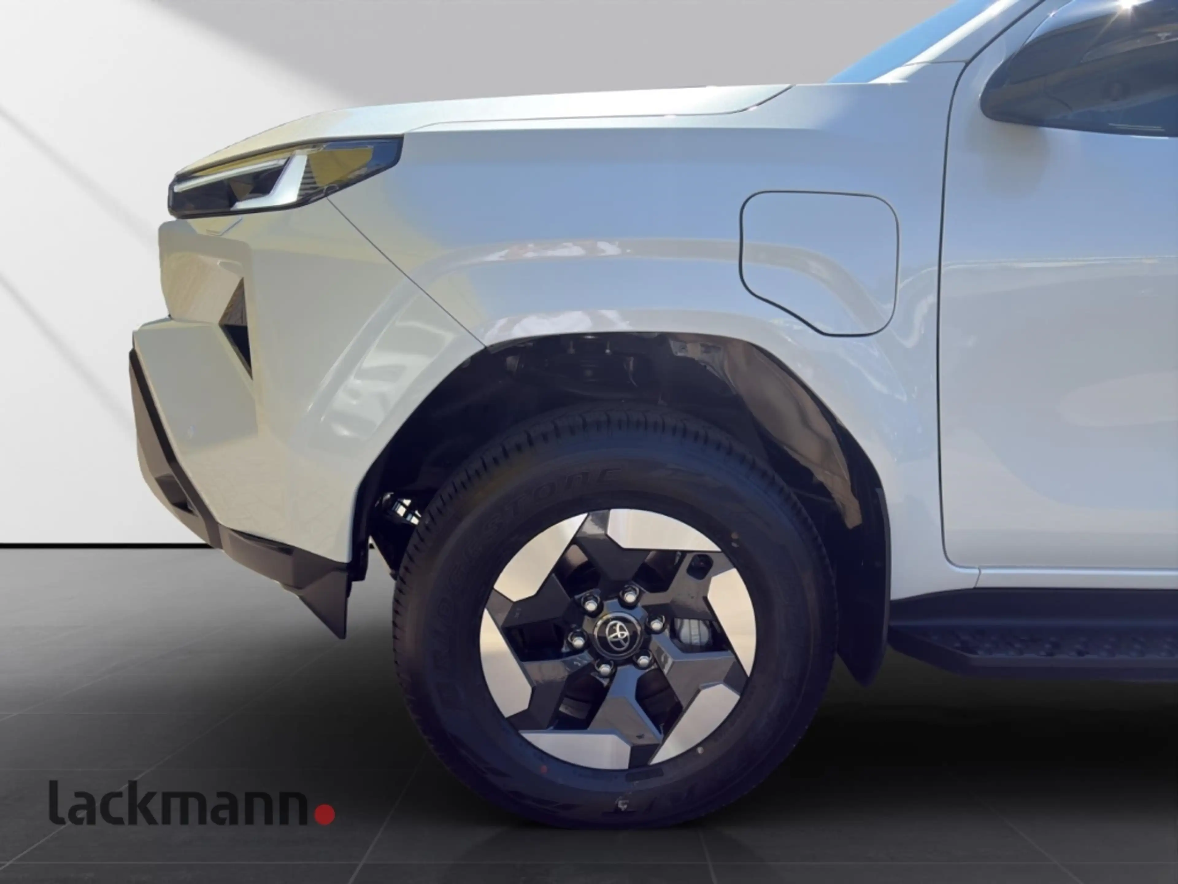 Toyota Hilux Double Cab BEV Executive 59,2kWh Allradantrieb — photo 14