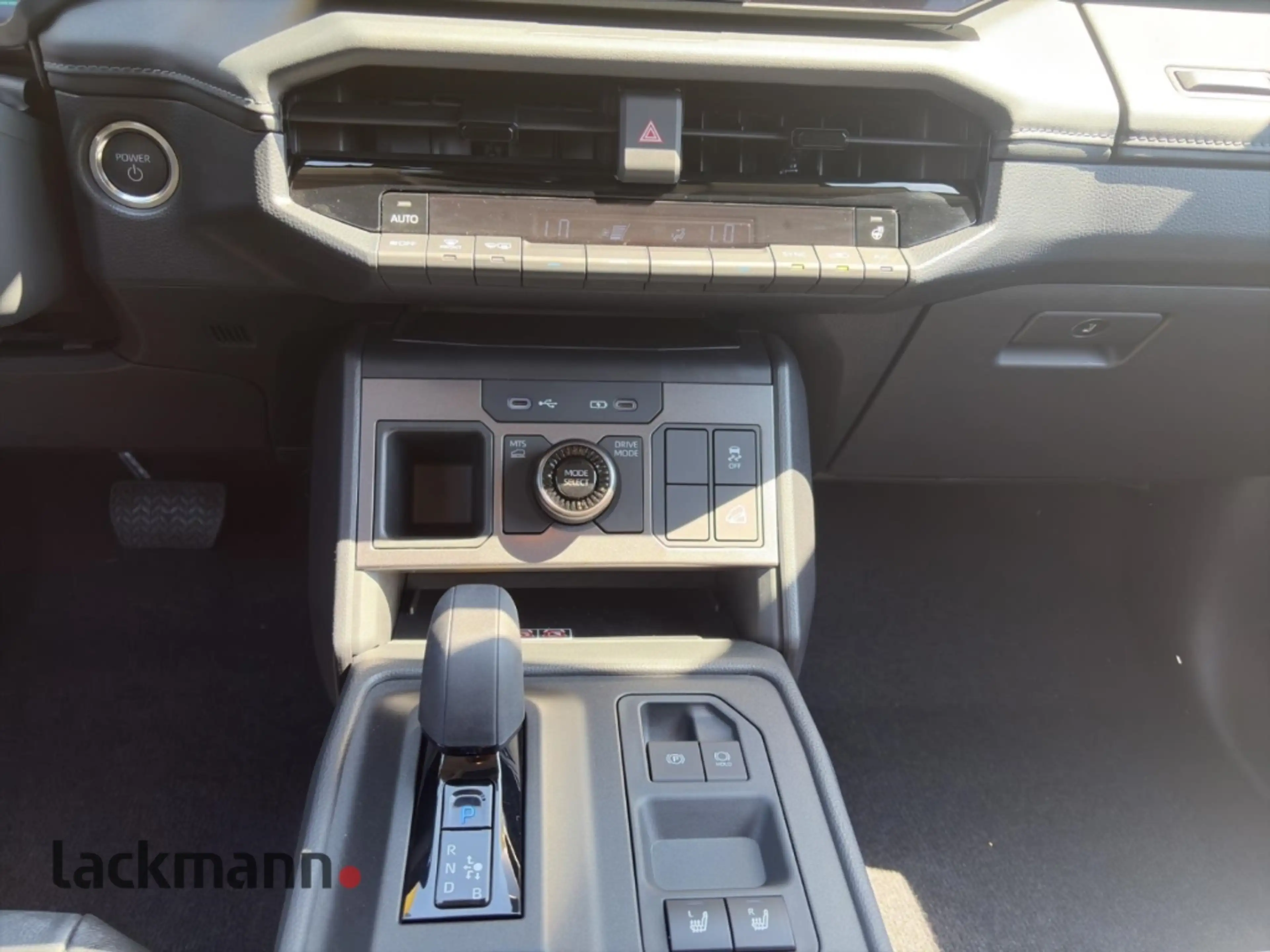 Toyota Hilux Double Cab BEV Executive 59,2kWh Allradantrieb — photo 11