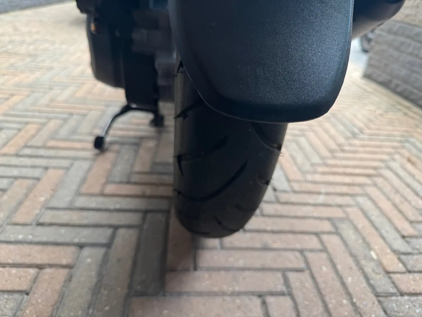 Suzuki Sixteen 150 Zwart - 1
