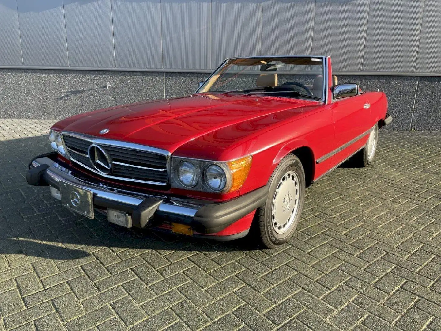 Mercedes-Benz SL 560 W107 Cabriolet Rot - 2