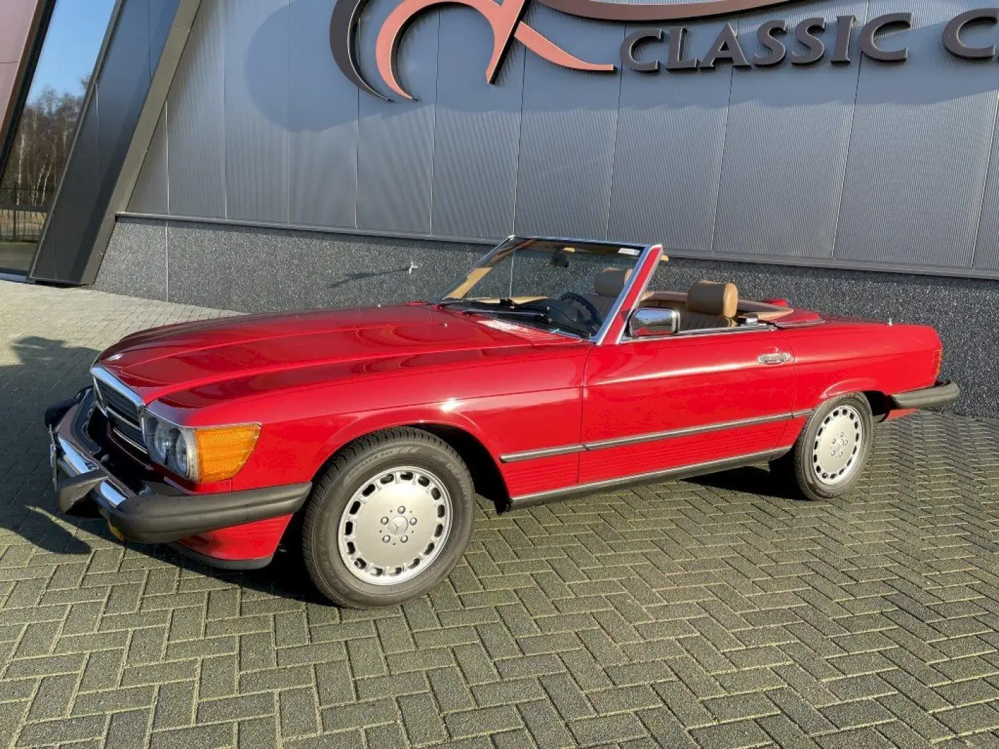 Mercedes-Benz SL 560 W107 Cabriolet Rot - 1
