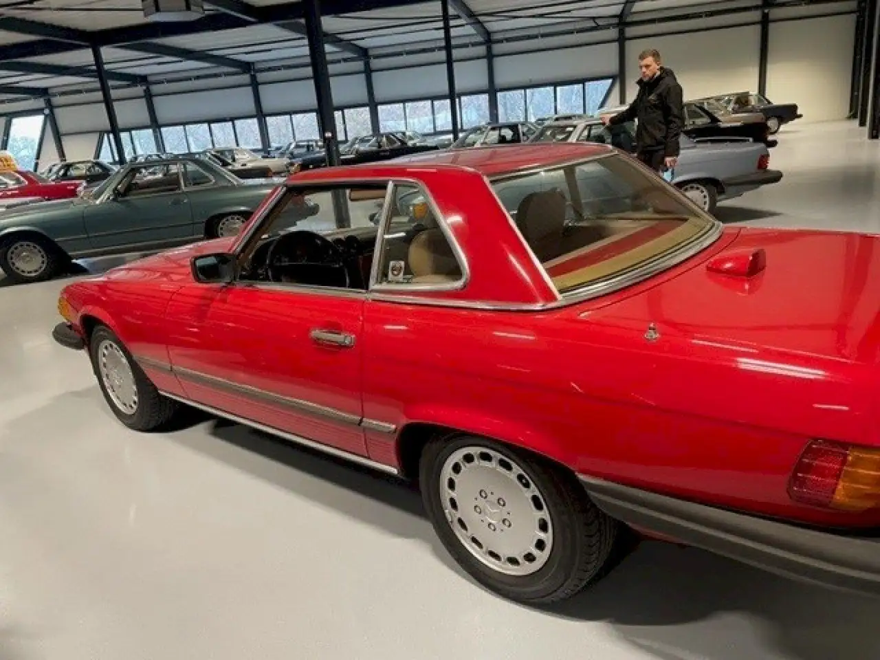 Mercedes-Benz SL 560 W107, foto 7