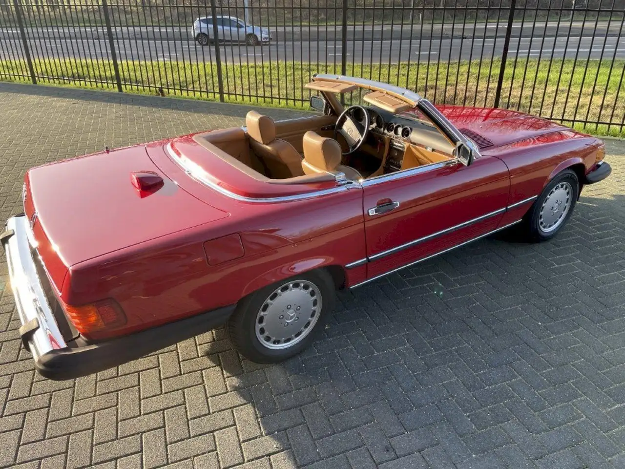 Mercedes-Benz SL 560 W107, foto 8