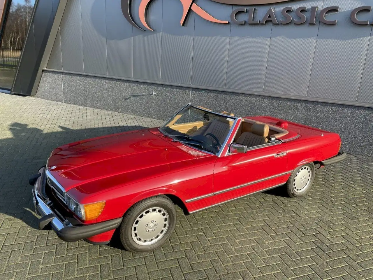 Mercedes-Benz SL 560 W107, foto 3