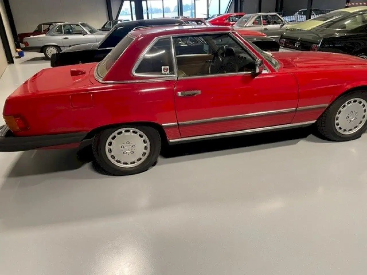 Mercedes-Benz SL 560 W107, foto 6