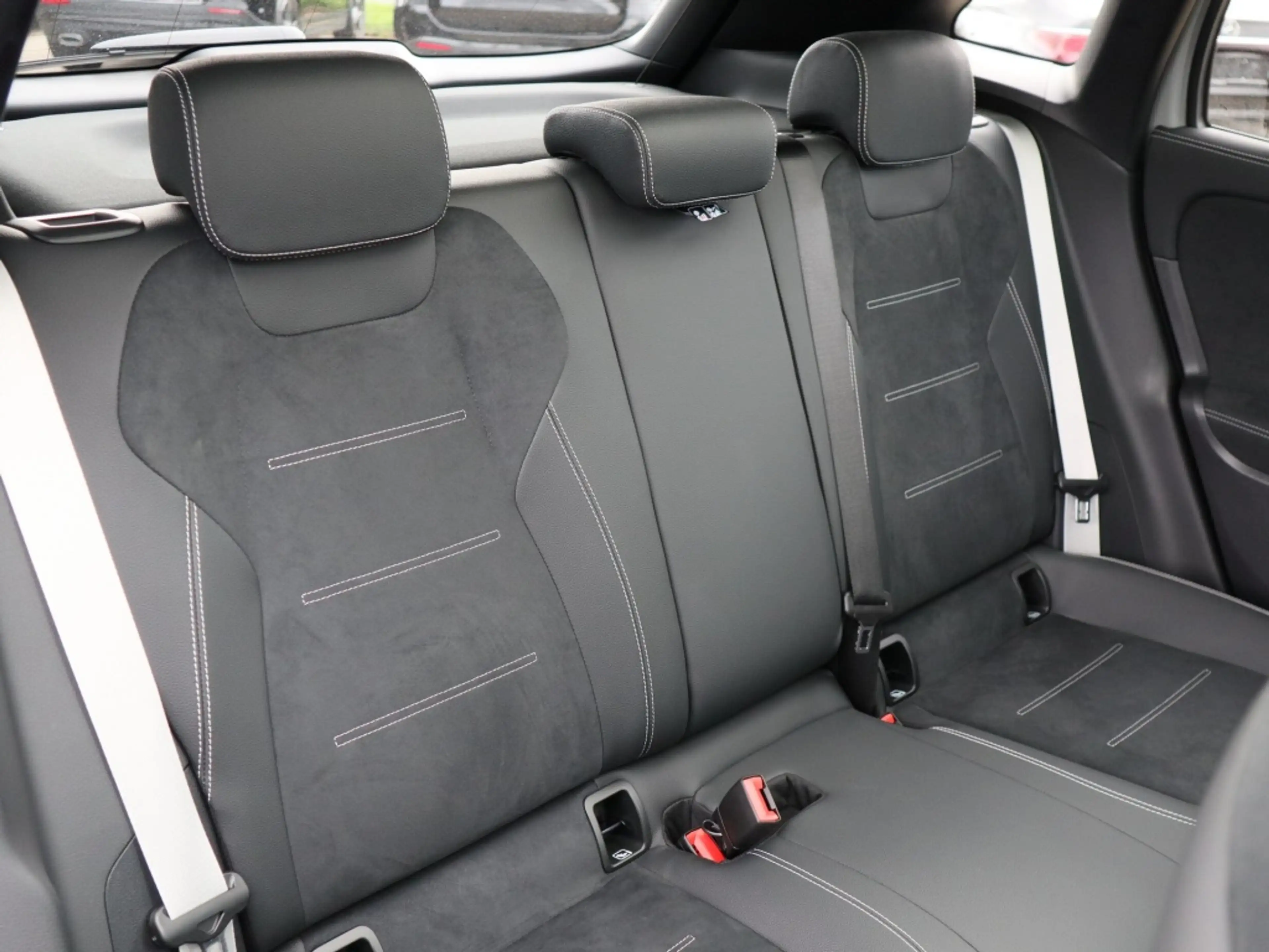 Mercedes-Benz GLA 220 d 4MATIC AMG-Sport+Pano+Distr+MLB+Night — photo 5
