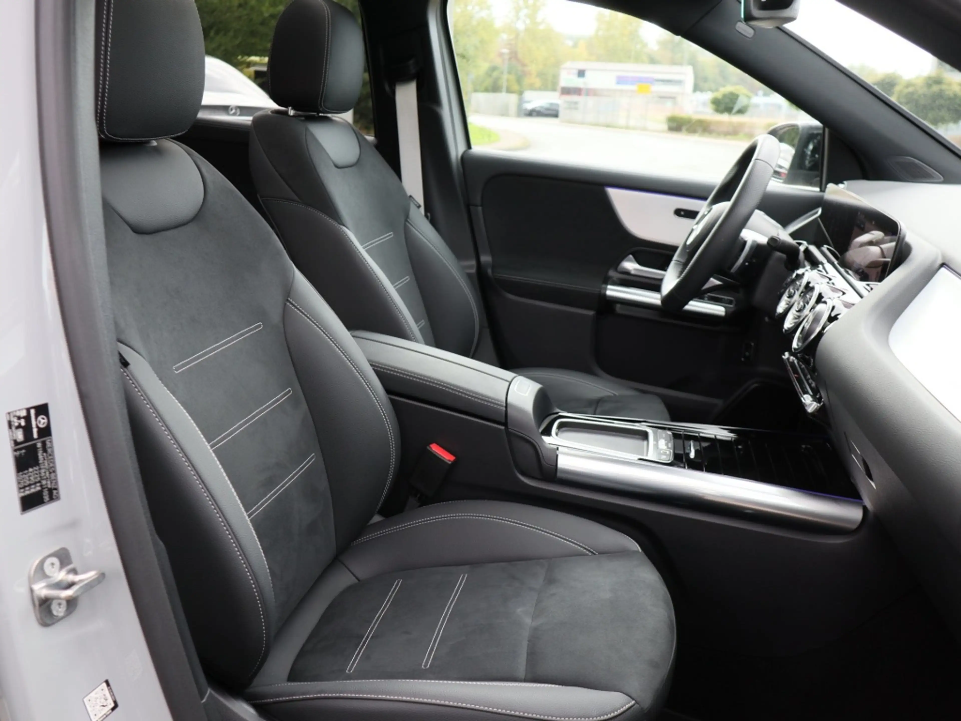 Mercedes-Benz GLA 220 d 4MATIC AMG-Sport+Pano+Distr+MLB+Night — photo 7