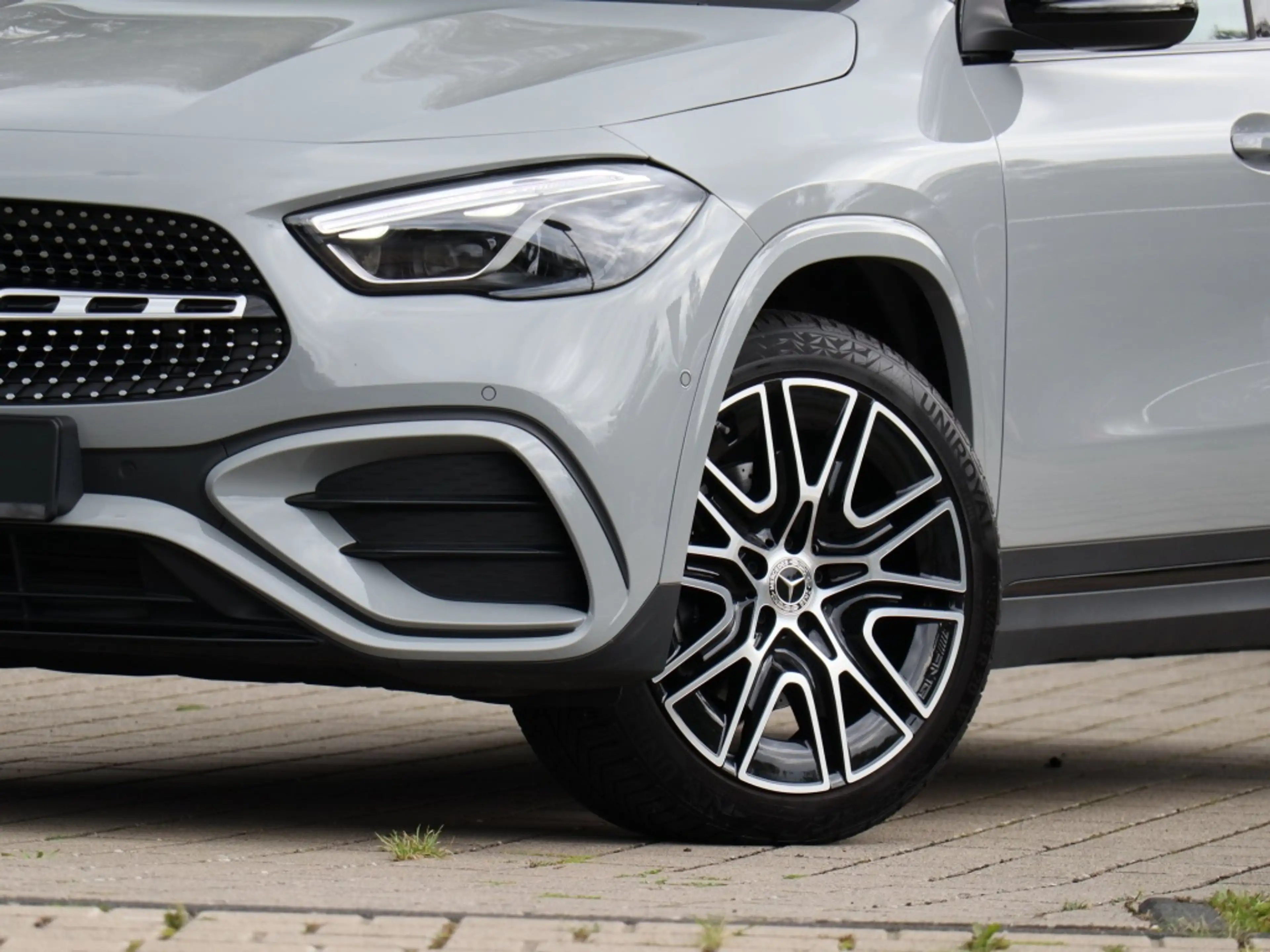 Mercedes-Benz GLA 220 d 4MATIC AMG-Sport+Pano+Distr+MLB+Night — photo 6