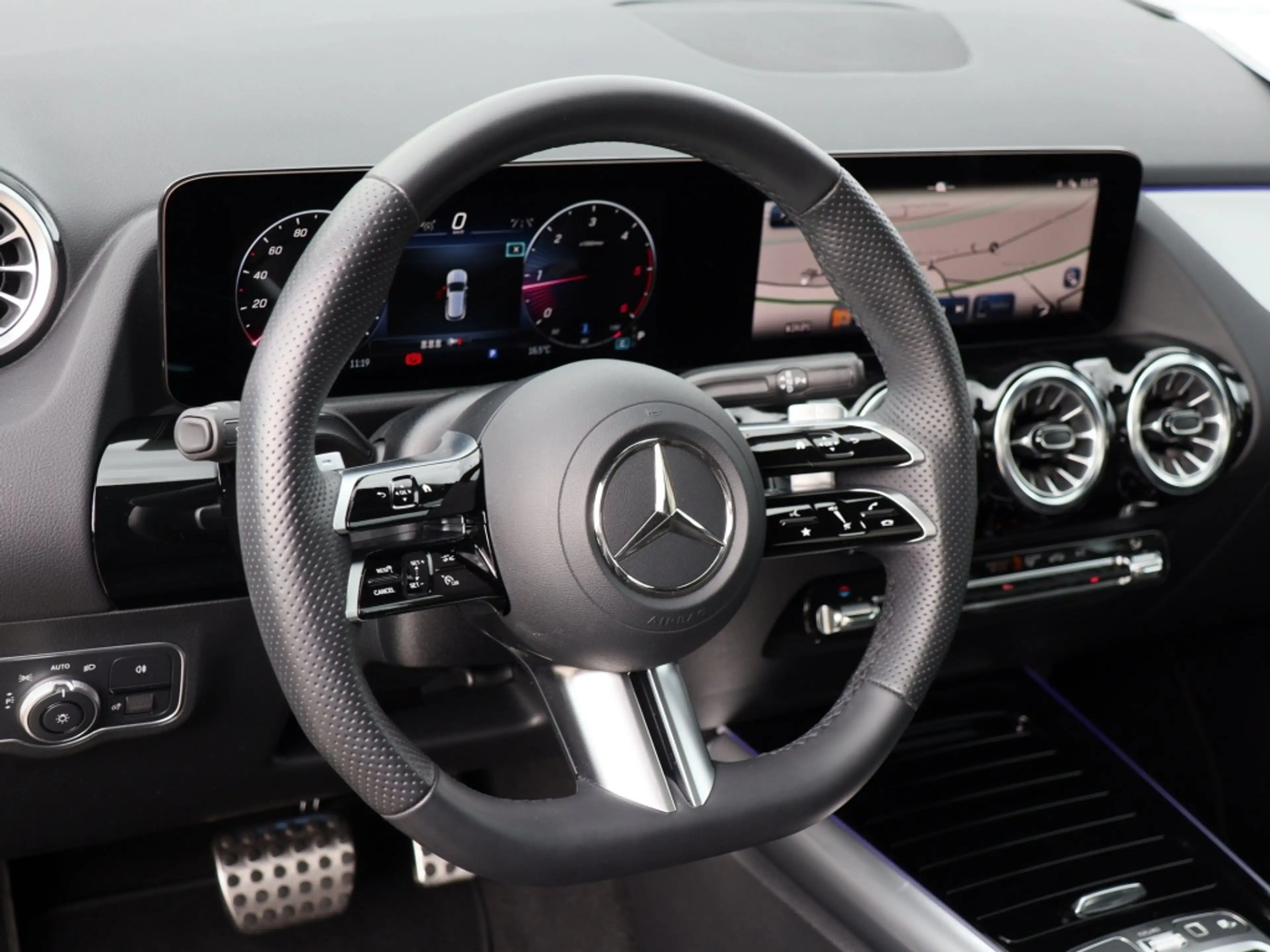 Mercedes-Benz GLA 220 d 4MATIC AMG-Sport+Pano+Distr+MLB+Night — photo 10