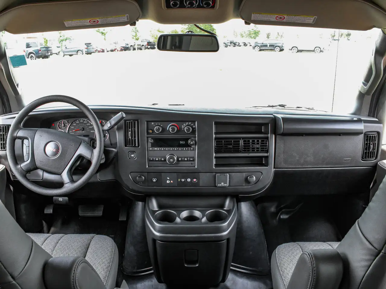 GMC Savana снимка GMC Savana