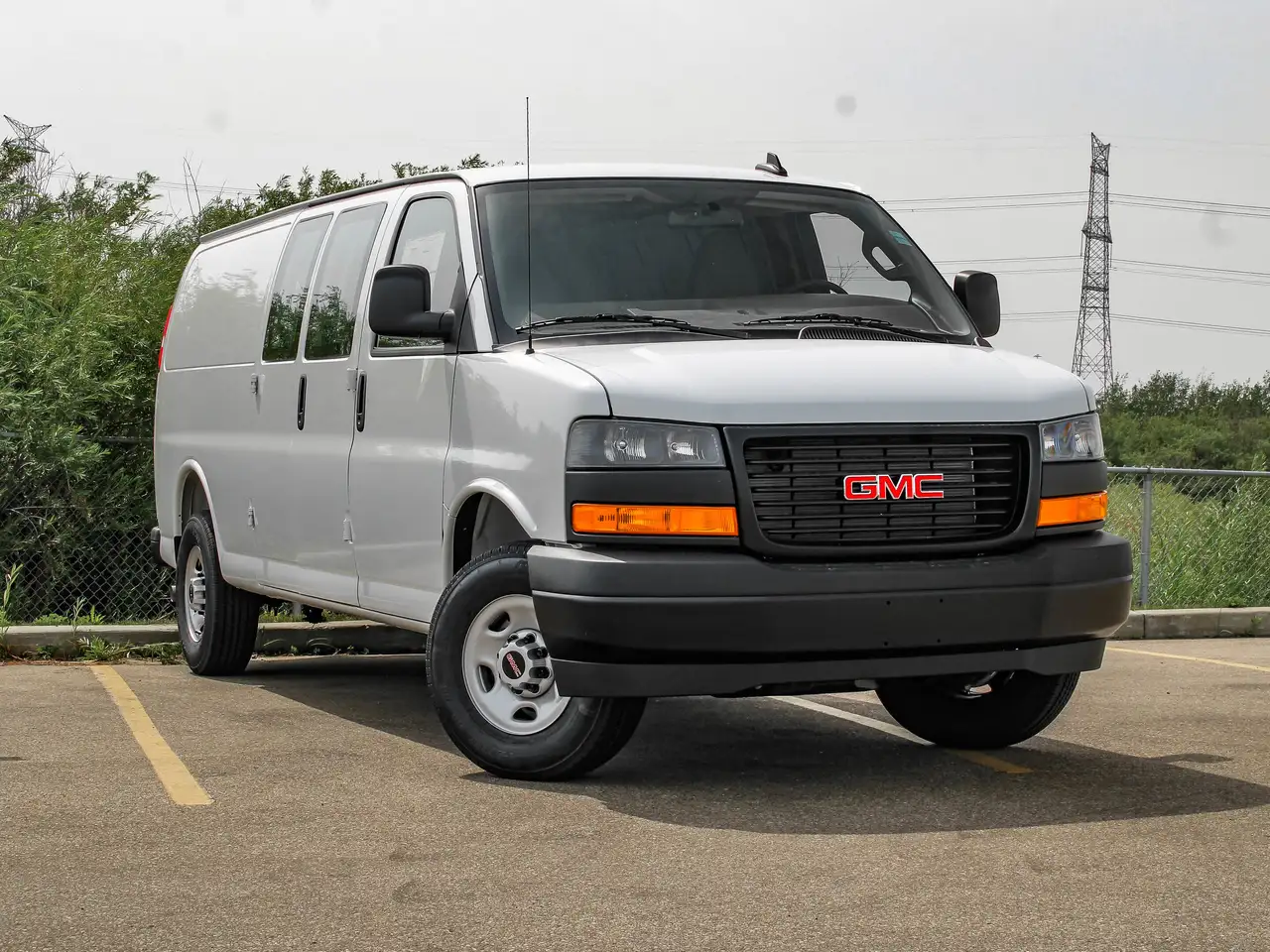 GMC Savana снимка GMC Savana