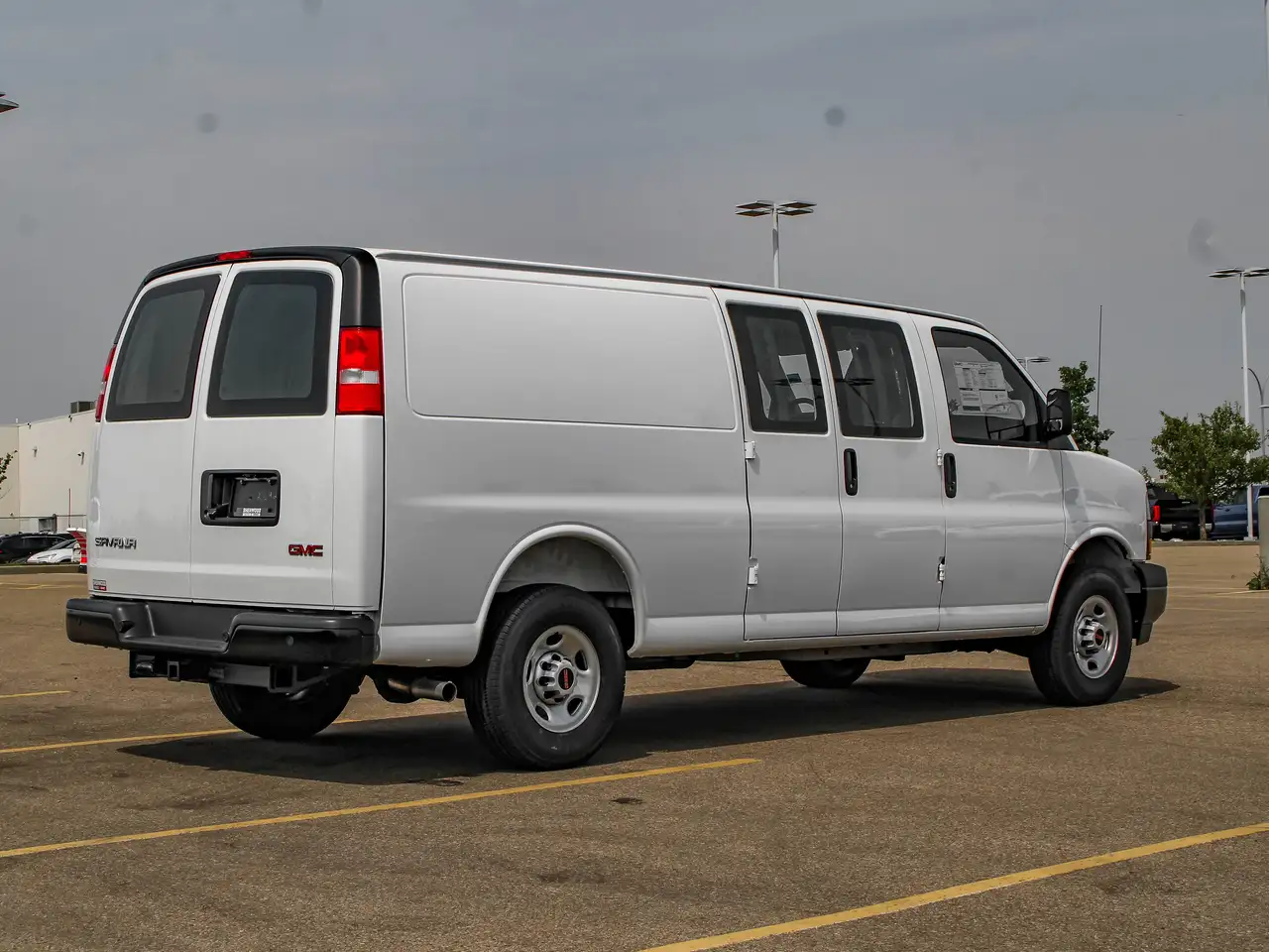 GMC Savana снимка GMC Savana
