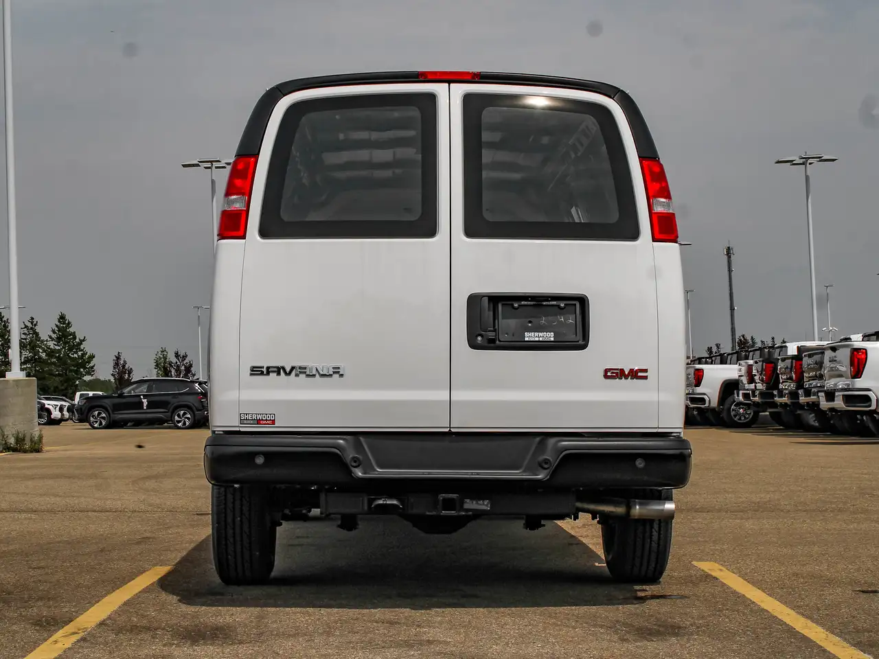 GMC Savana снимка GMC Savana