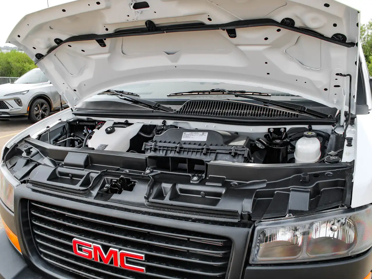 GMC Savana снимка GMC Savana