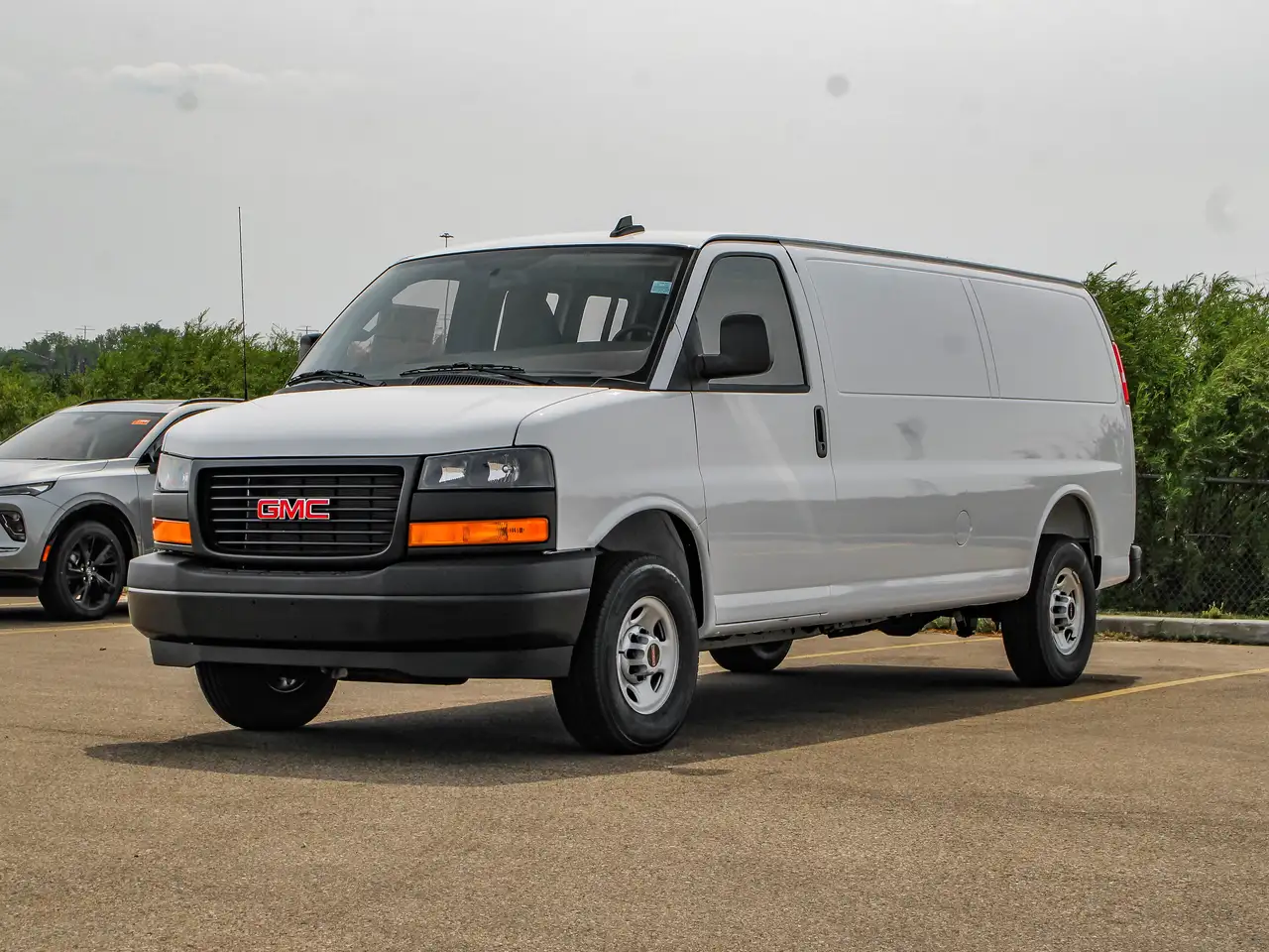 GMC Savana снимка GMC Savana