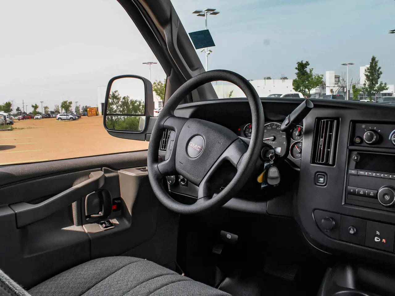 GMC Savana снимка GMC Savana