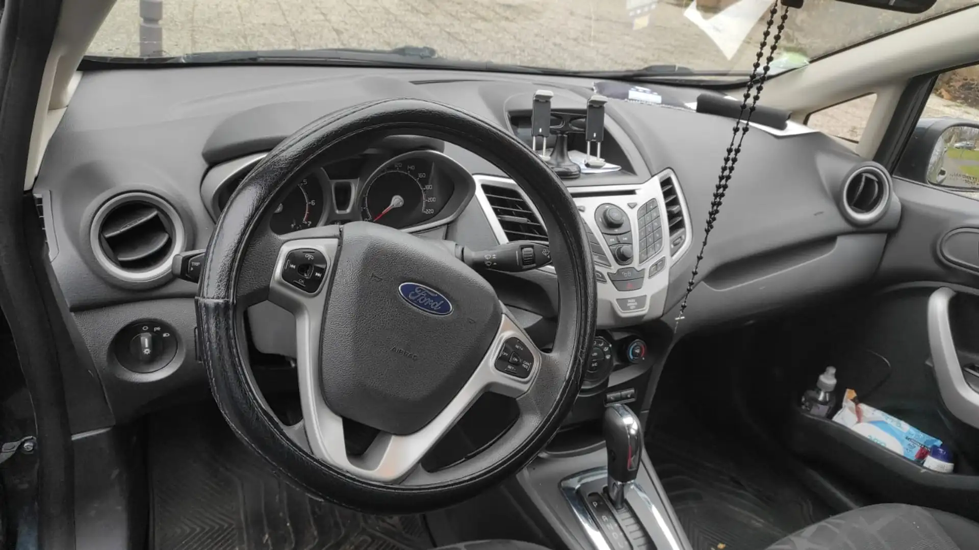 Ford Fiesta 1.25 60 Ambiente Gris - 2
