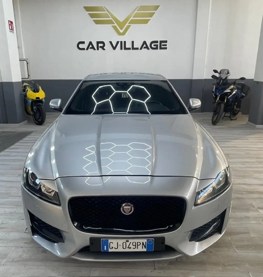 Jaguar XF XF 2.0 D 240 CV AWD aut. R-Sport Argento - 1