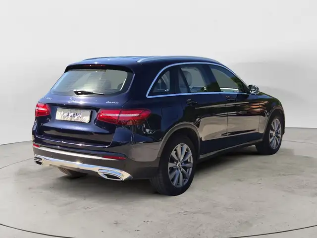 Mercedes-Benz GLC view 4