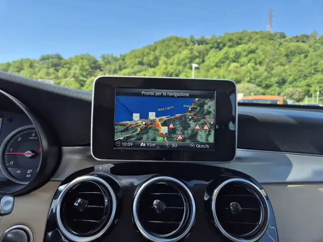Mercedes-Benz GLC view 11