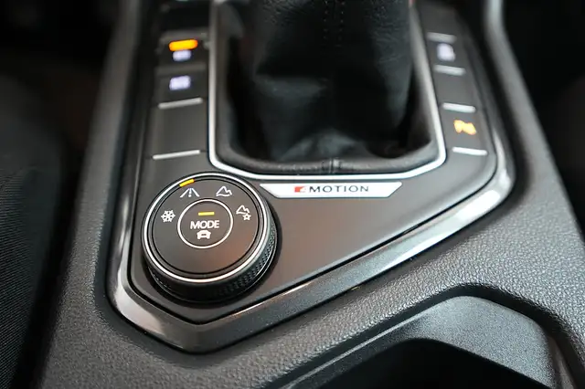 Volkswagen Tiguan view 17