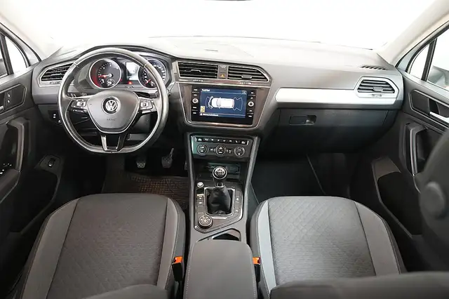 Volkswagen Tiguan view 2