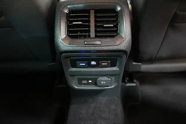 Volkswagen Tiguan view 15
