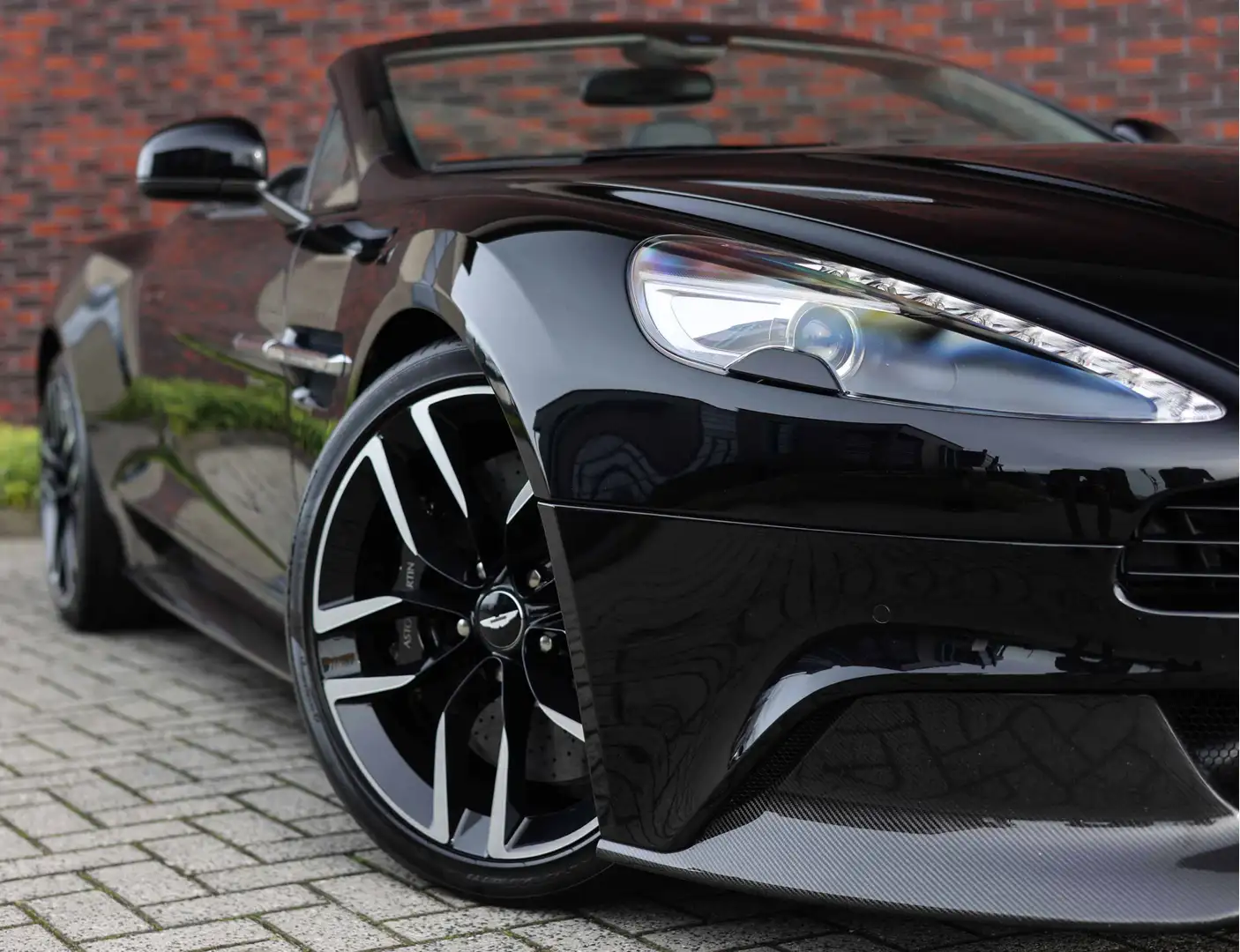 Aston Martin Vanquish Volante 6.0 V12 Touchtronic 2+2 *B&O*Camera*Carbon Black - 2
