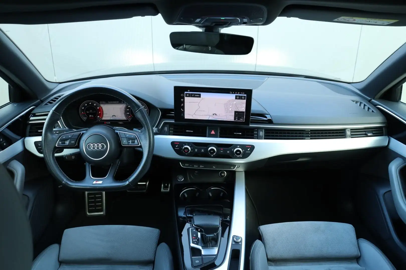 Audi A4 Avant 35 TFSI / 2.0 150PK / 3x S-Line / DAB / Pano Zwart - 2